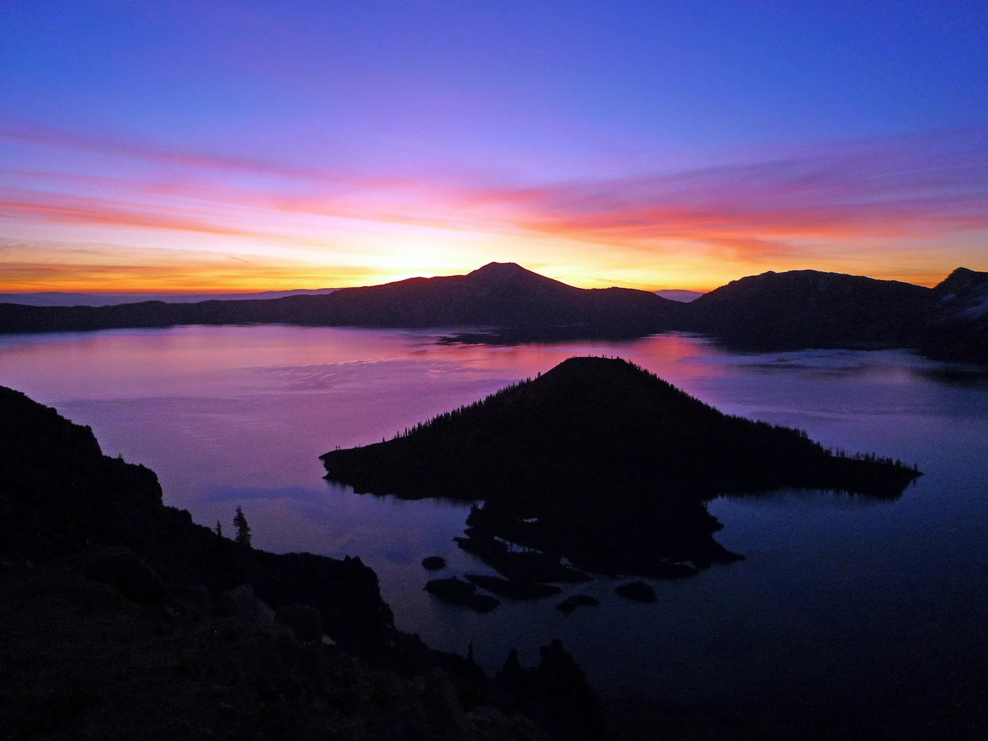 Sunrise over Crater Lake and Wizard Island, seen from Watchman Peak