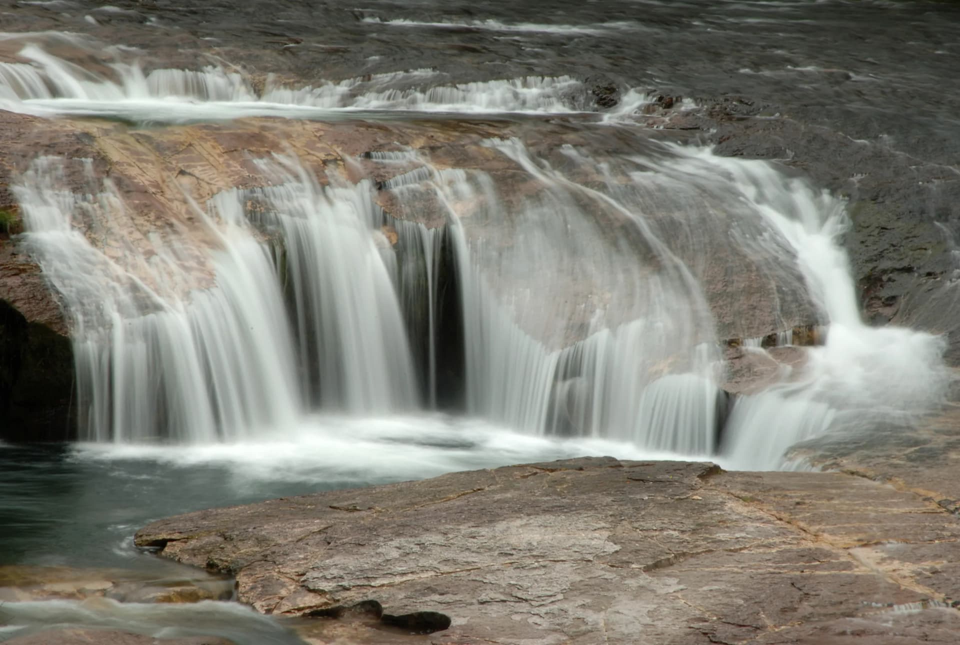 South Umpqua Falls spilling over a broad sandstone ledge